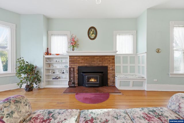 38808 N Main St, Scio, OR 97374