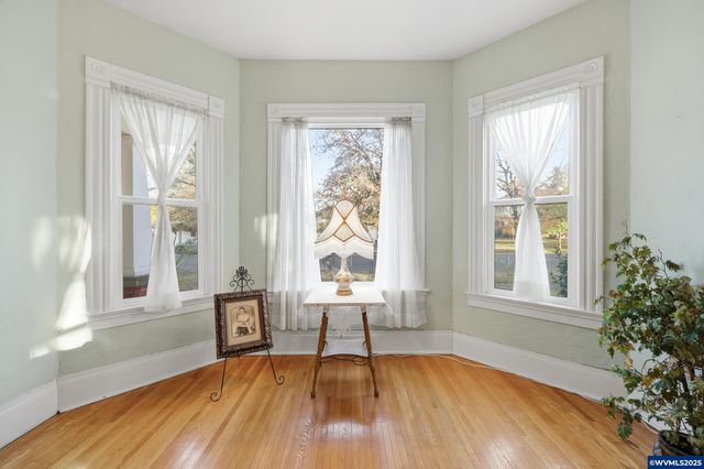 38808 N Main St, Scio, OR 97374