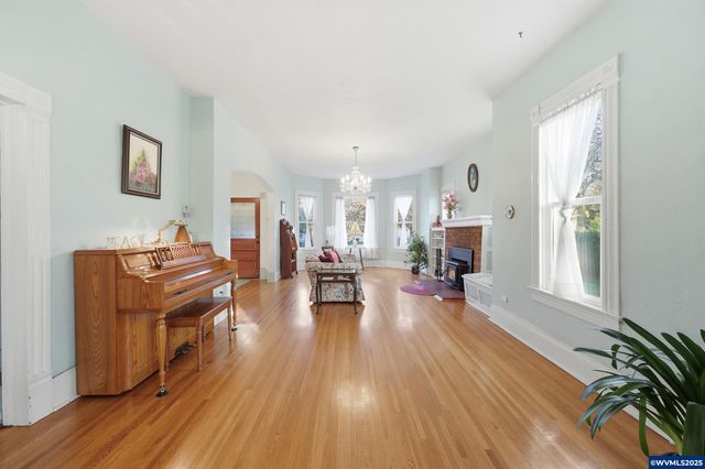 38808 N Main St, Scio, OR 97374