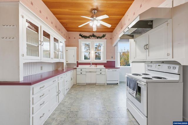 38808 N Main St, Scio, OR 97374