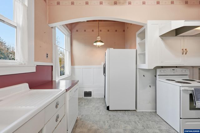 38808 N Main St, Scio, OR 97374