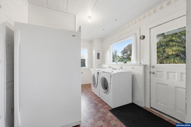 38808 N Main St, Scio, OR 97374