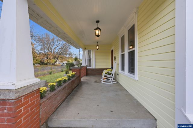 38808 N Main St, Scio, OR 97374