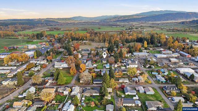 38808 N Main St, Scio, OR 97374