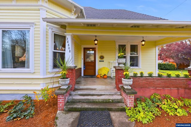 38808 N Main St, Scio, OR 97374