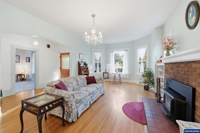 38808 N Main St, Scio, OR 97374