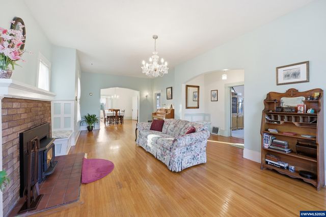 38808 N Main St, Scio, OR 97374