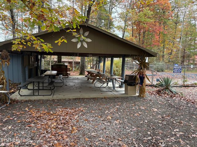 5711 Hideaway Tr, Tallassee, TN 37878