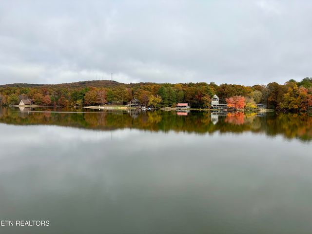 5711 Hideaway Tr, Tallassee, TN 37878