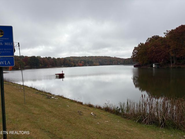 5711 Hideaway Tr, Tallassee, TN 37878