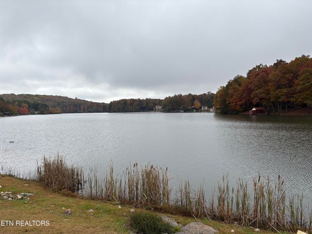 5711 Hideaway Tr, Tallassee, TN 37878