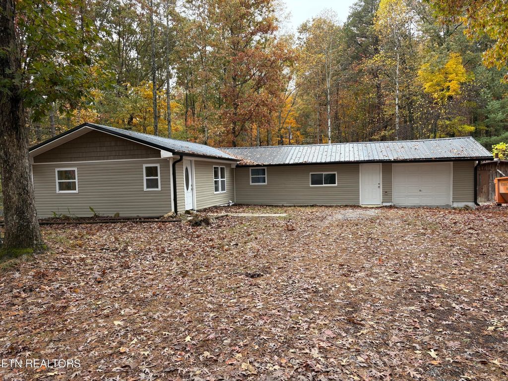 5711 Hideaway Tr, Tallassee, TN 37878