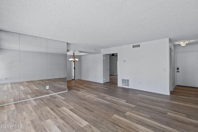 5225 N 24TH Street 102, Phoenix, AZ 85016