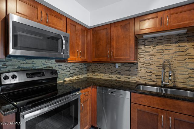 5225 N 24TH Street 102, Phoenix, AZ 85016
