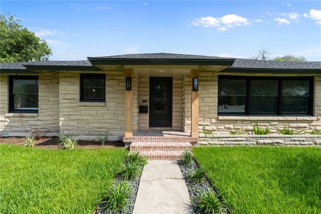 301 Pasadena Pl, Corpus Christi, TX 78411