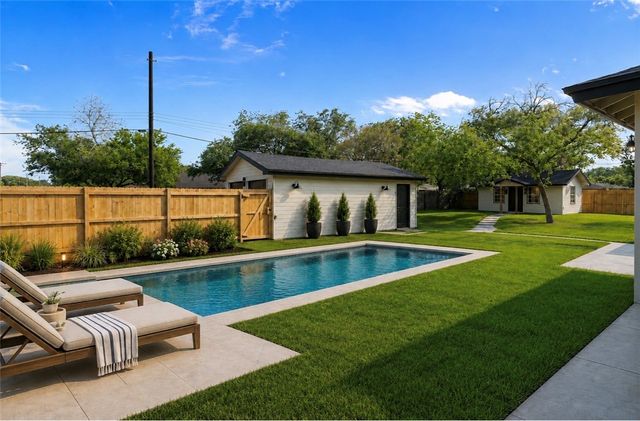 301 Pasadena Pl, Corpus Christi, TX 78411