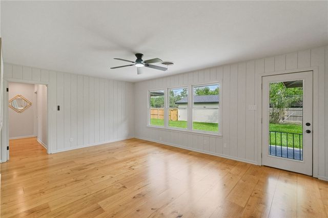 301 Pasadena Pl, Corpus Christi, TX 78411
