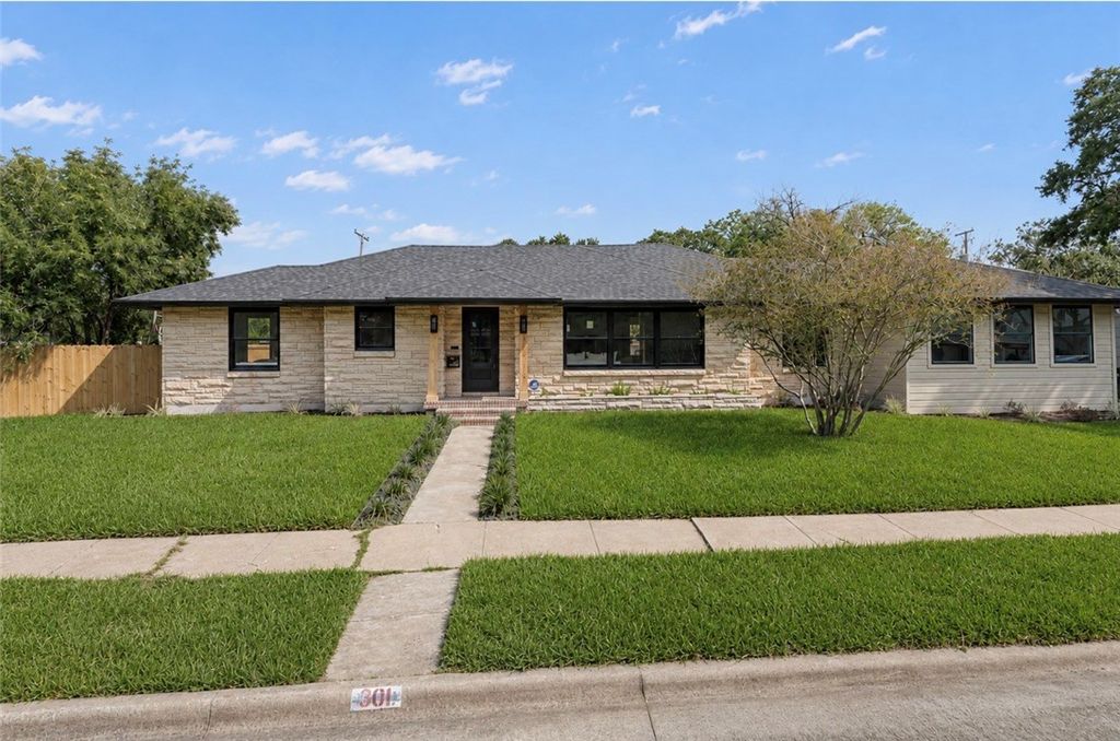 301 Pasadena Pl, Corpus Christi, TX 78411