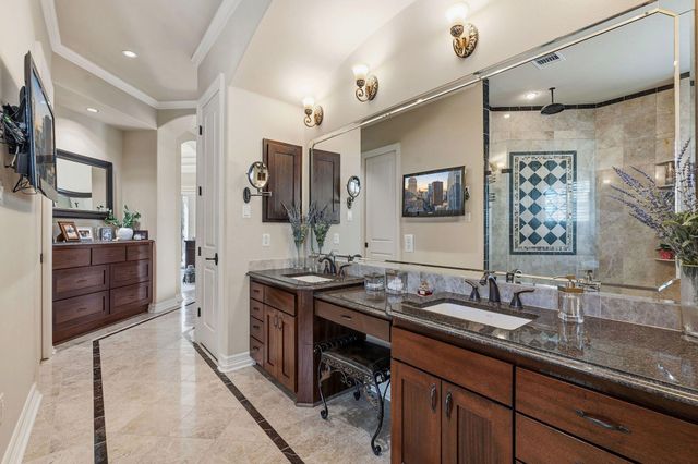 27435 Waterfall Hill PKWY, Spicewood, TX 78669