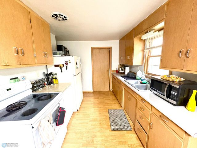 826 10th Avenue S, Moorhead, MN 56560