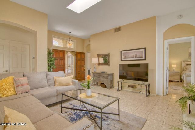 1232 E Camino Diestro, Oro Valley, AZ 85704