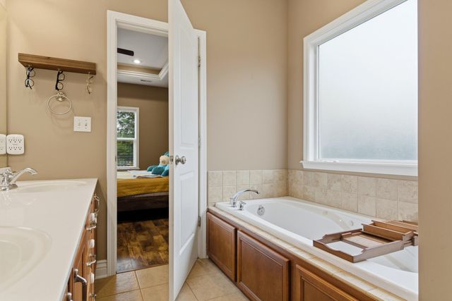 5105 WHITEFISH DR, Columbia, MO 65203