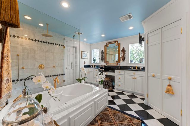 1561 Kirby Drive, Houston, TX 77019