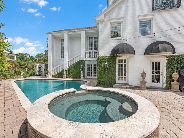 1561 Kirby Drive, Houston, TX 77019