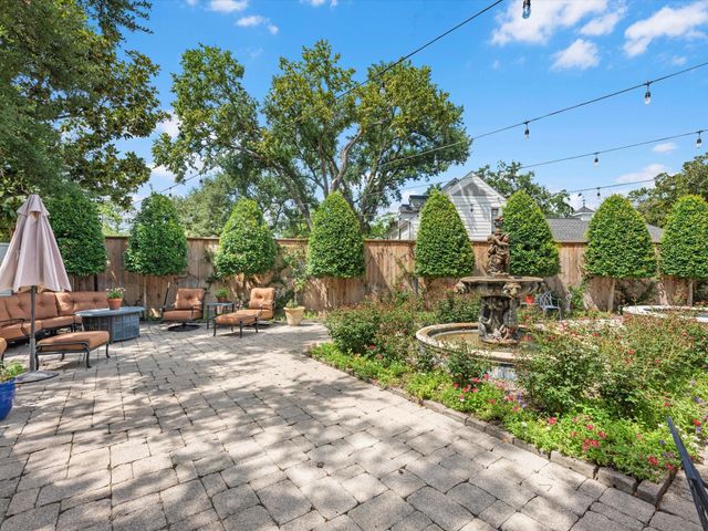 1561 Kirby Drive, Houston, TX 77019