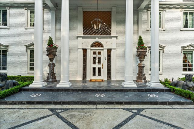 1561 Kirby Drive, Houston, TX 77019