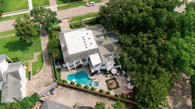 1561 Kirby Drive, Houston, TX 77019