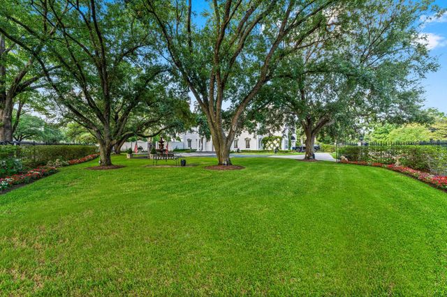 1561 Kirby Drive, Houston, TX 77019