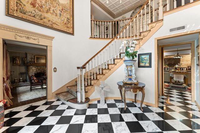 1561 Kirby Drive, Houston, TX 77019