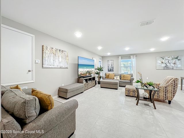 363 Eckert Street SE, Palm Bay, FL 32909