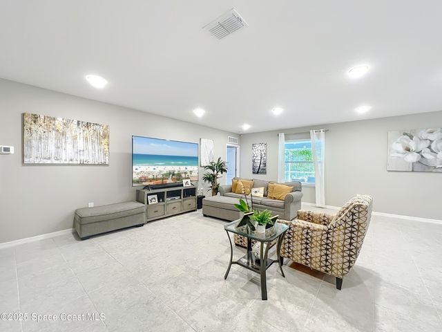 363 Eckert Street SE, Palm Bay, FL 32909