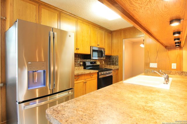 6106 Little Brandywine, San Antonio, TX 78233