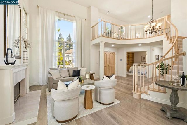 121 Rassani Dr, Danville, CA 94506