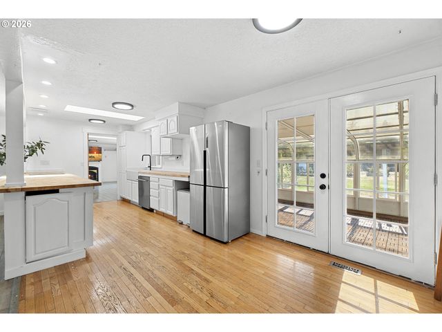 197 VALLEYVIEW Dr, Oregon City, OR 97045