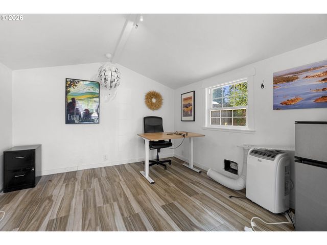 197 VALLEYVIEW Dr, Oregon City, OR 97045