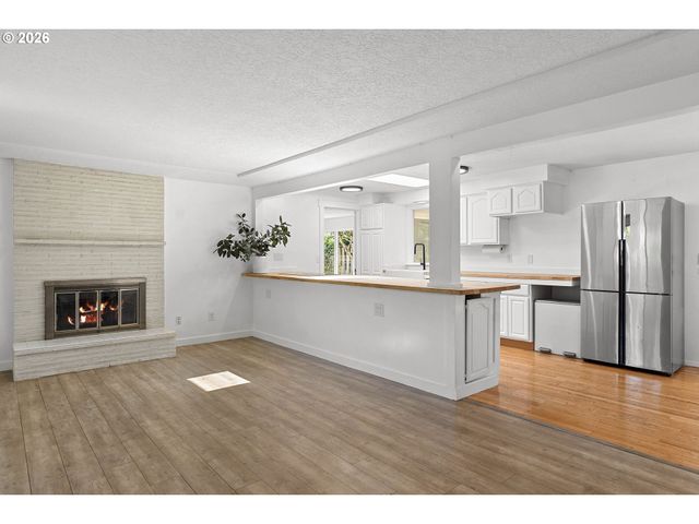 197 VALLEYVIEW Dr, Oregon City, OR 97045