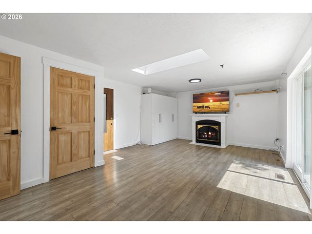197 VALLEYVIEW Dr, Oregon City, OR 97045