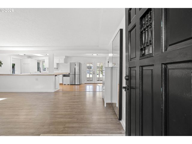 197 VALLEYVIEW Dr, Oregon City, OR 97045