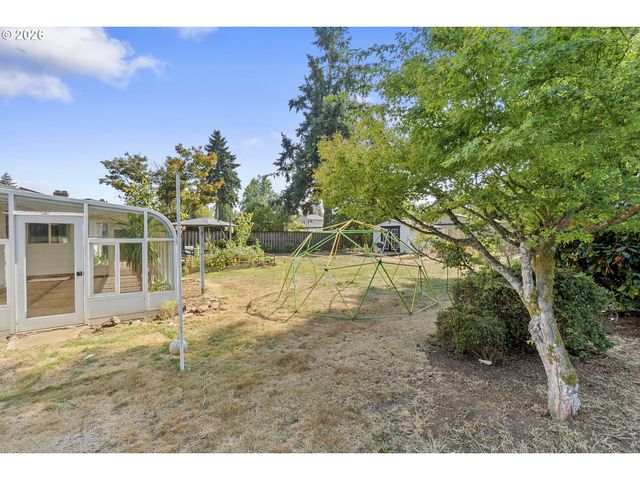 197 VALLEYVIEW Dr, Oregon City, OR 97045