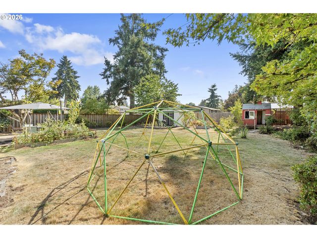 197 VALLEYVIEW Dr, Oregon City, OR 97045