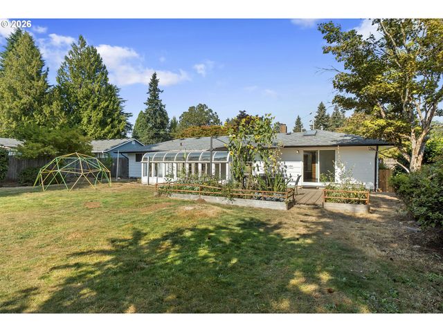 197 VALLEYVIEW Dr, Oregon City, OR 97045