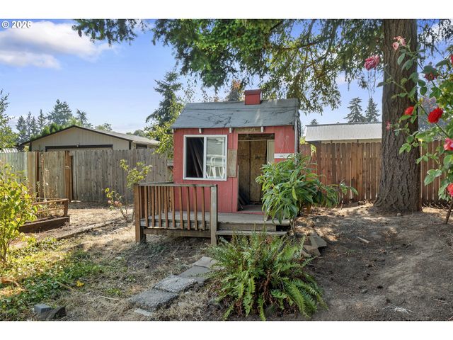 197 VALLEYVIEW Dr, Oregon City, OR 97045