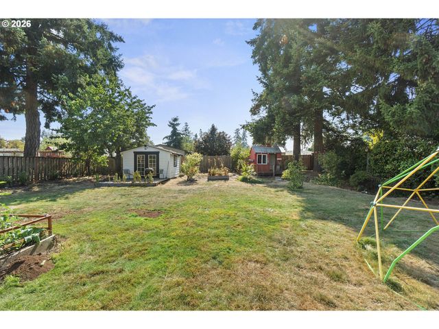 197 VALLEYVIEW Dr, Oregon City, OR 97045