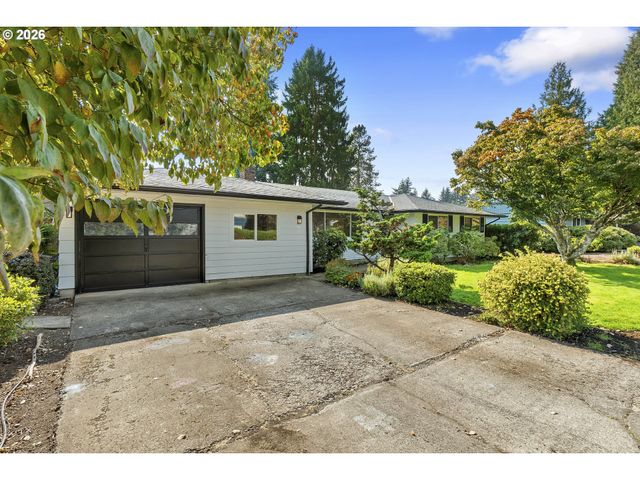197 VALLEYVIEW Dr, Oregon City, OR 97045