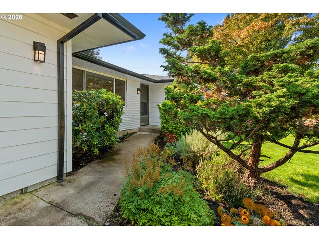 197 VALLEYVIEW Dr, Oregon City, OR 97045