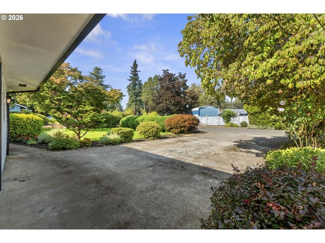 197 VALLEYVIEW Dr, Oregon City, OR 97045